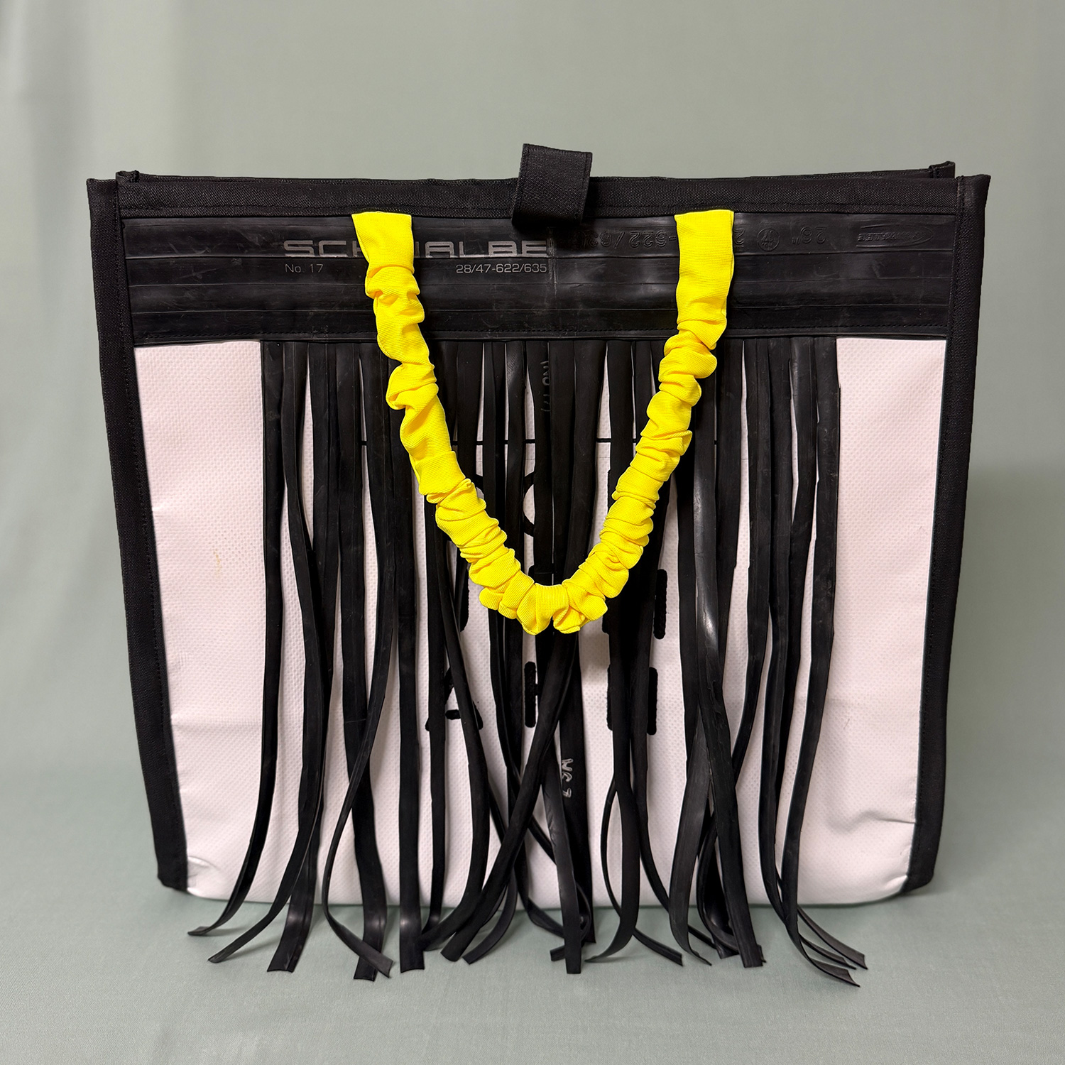 Produkt-Shop-Godje-Mahn-Manufaktur-2026-1500x1500-Handtasche-Fransen-neongelbe-Henkel-3